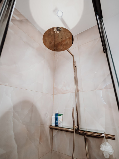 Referenz EFH Wohlen Neubau Badezimmer Zimmer 01