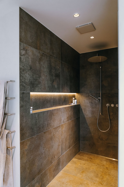 Referenz Lugnorre EFH Masterbad Waschtisch Dusche